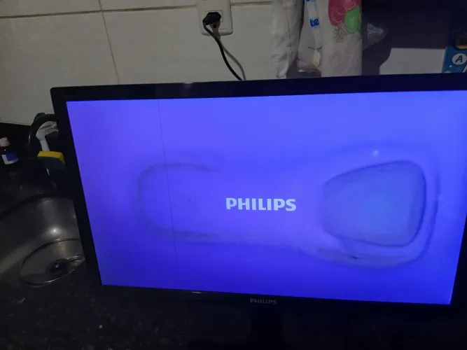 Monitor com defeito,facilito entrega.