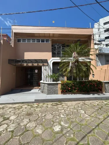 Casa A Venda no Bairro de Nazaré Alameda fechada com apenas 7 casas Ambiente família e tra