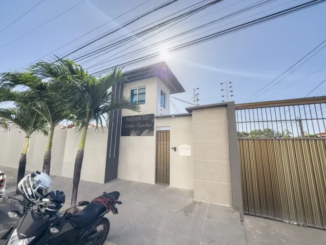 Linda casa em condomínio no Passaré