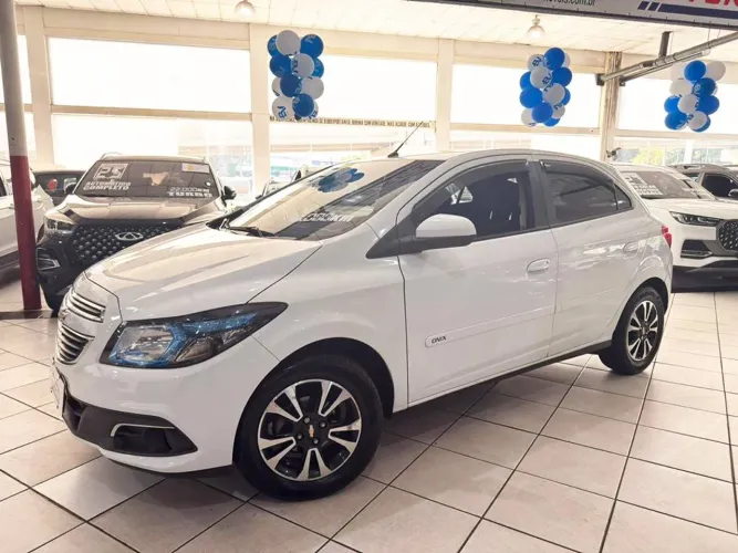 Chevrolet Onix Hatch LTZ 1.4 8V Flex Power Aut. 4P 2014