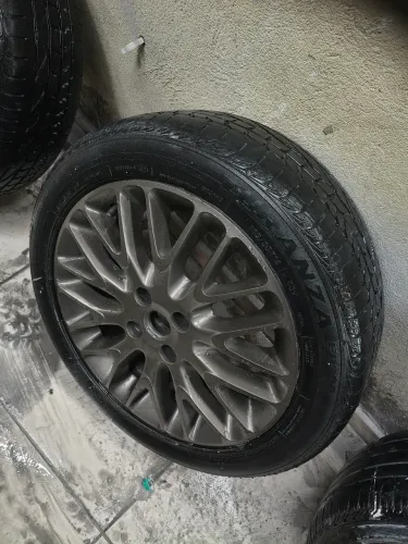 Rodas de liga leve com pneus aro 16