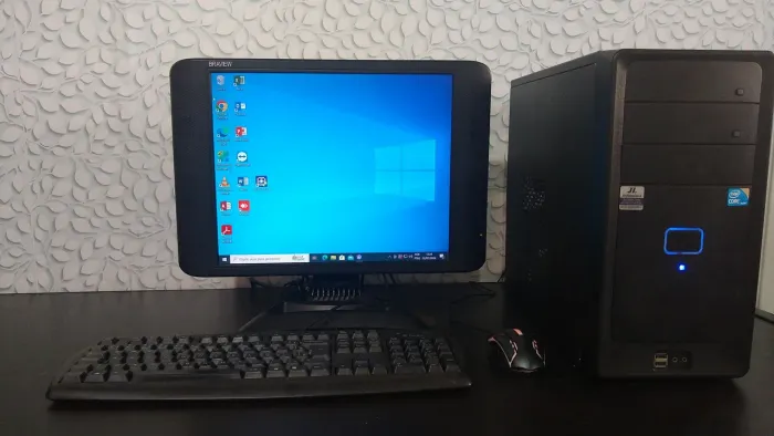 Intel core i3-550Memória RAM de 8 GB DDR3 1 SSD 120 1 HD 500 Monitor 17 polegadas