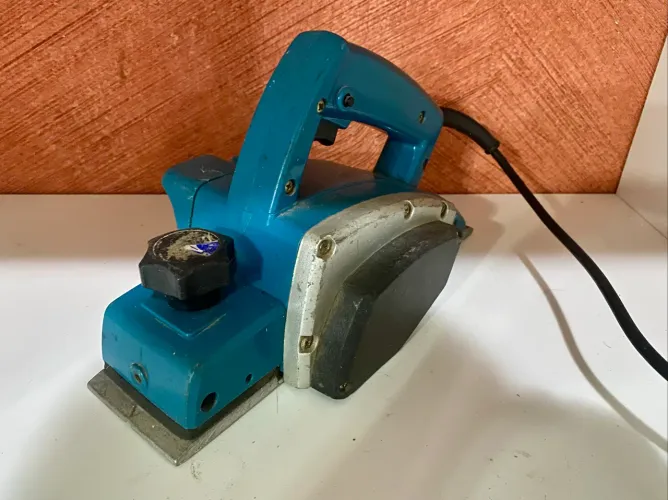 Plaina Elétrica Makita 127V Manual para Marcenaria