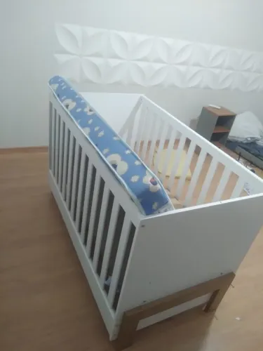 Berço vira cama sem uso com colchão 