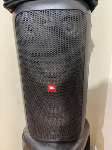 Vendo caixa de Som JBL Com Defeito