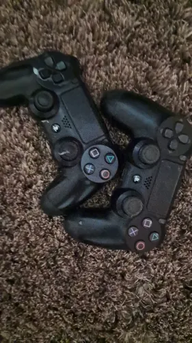 Vende-se vídeogame sony ps4 2 controle seminovo