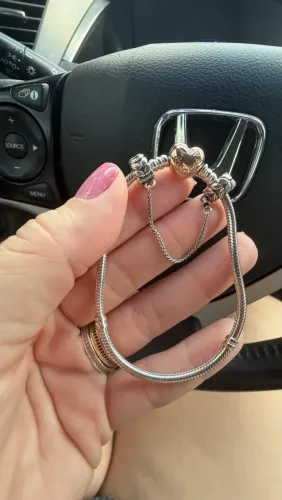Vendo pulseira original pandora com trava TAM. 20