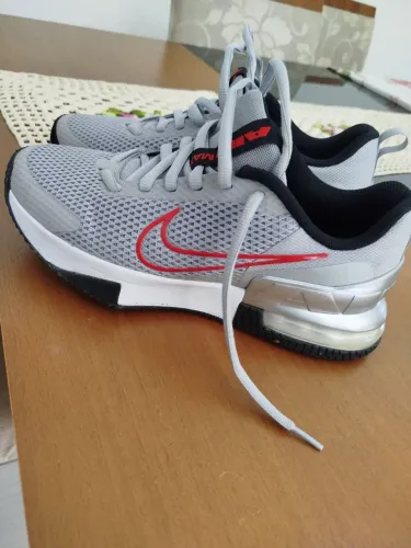 Vendo Nike air max alpha trainer 6 prata original LANÇAMENTO!!!! Aceito proposta.