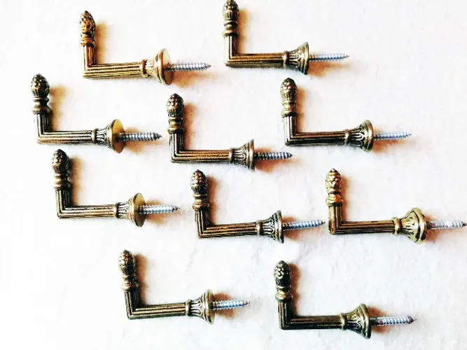 LOTE de 10 GANCHOS DE PAREDE, em bronze dourado, imitação antiguidade, decoração original