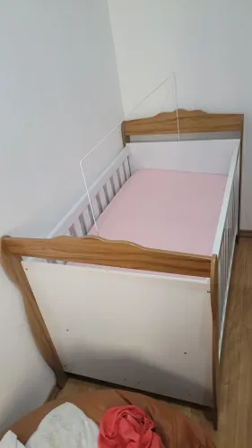 Berço e guarda roupa infantil
