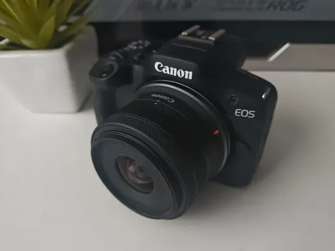 Canon R100 kit 18-45mm