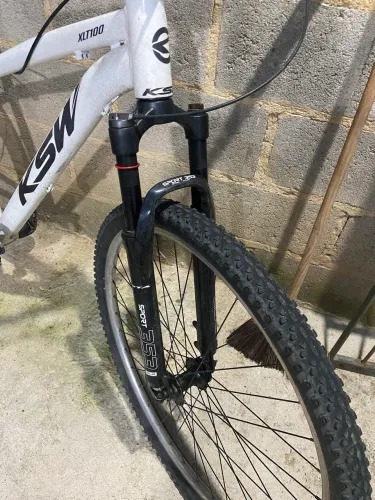Bicicleta ksw branca pneus novos pro 7 na roda traseira dois freios mt200