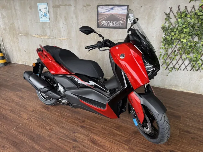 Yamaha Xmax 300 connected abs 2027