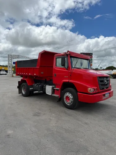 Caminhão caçamba Atron 1319