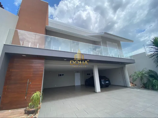 SOBRADO NO CENTRO COM 3 SUITES E 1 QUARTO