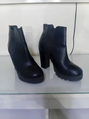 Bota cano curto n 36