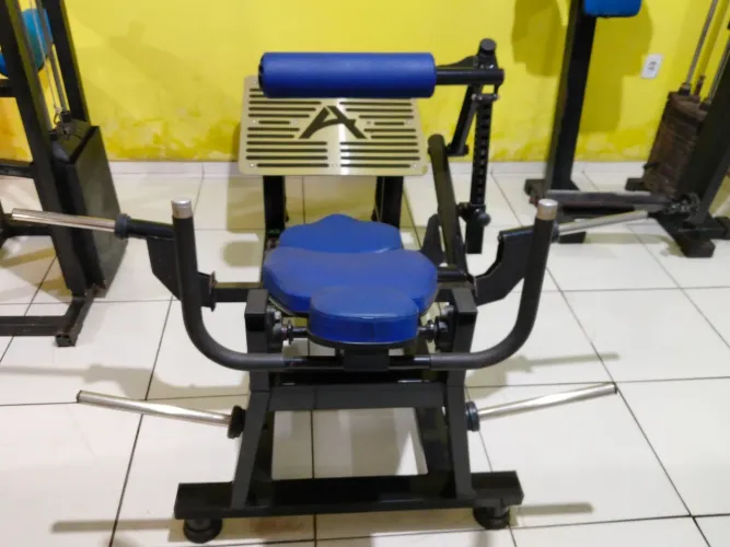 Vende-se dois aparelhos de glúteo.