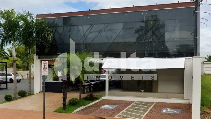 Loja disponível para locação no bairro Jardim Karaíba em Uberlândia-MG.