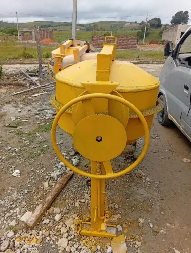 Betoneira semi nova 