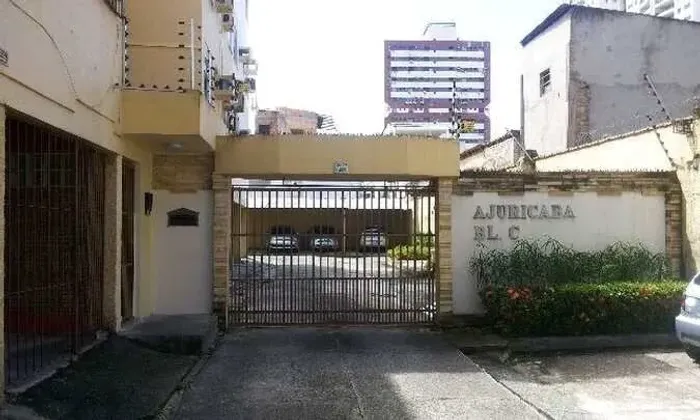 Apartamento 2/4 no bairro de Nazaré. Excelente localização, perto de tudo