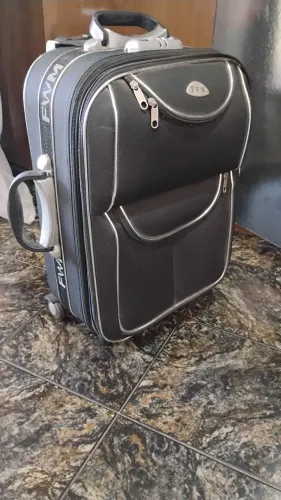 Mala de viagem média com rodinhas