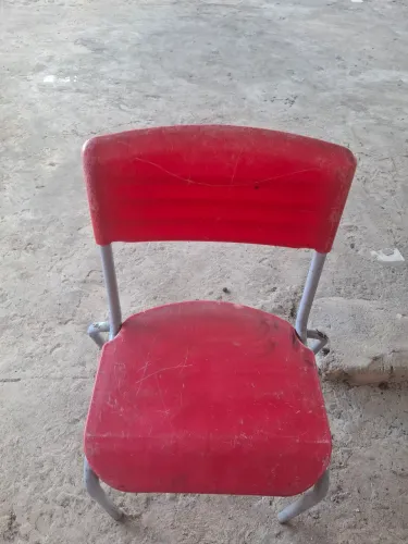 Vende-se cadeira escolar