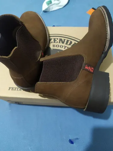 Vendo bota na caixa Nunca foi usada! Tam 38
