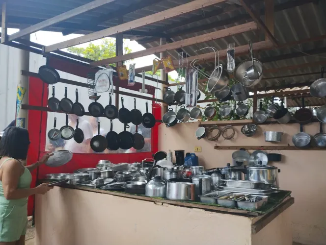 Panelas no geral ,e talheres