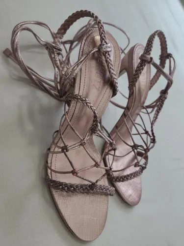 Sandália salto novo Schutz 