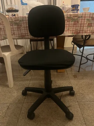 Cadeira de escritório (43x50x90cm)