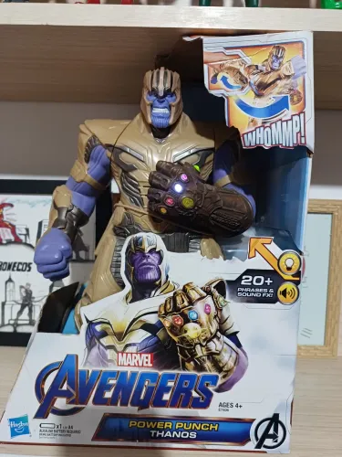 Thanos eletrônico 35cm original marca Hasbro