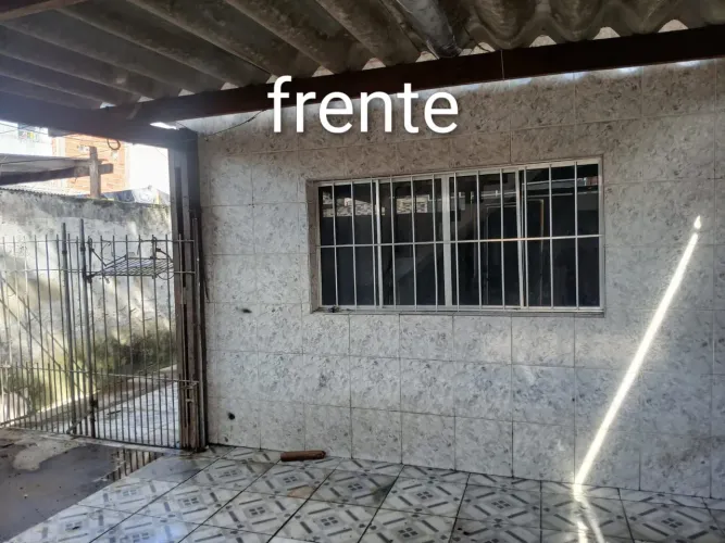 Casa com Sobrado e 3 Quartos