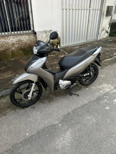 Honda Biz 125cc, único dono moto de mulher 