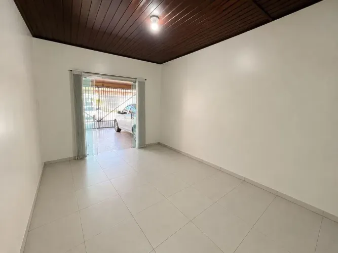 Vendo Casa em condominio fechado - 03 Quartos - Terrea - Garagem - Quintal