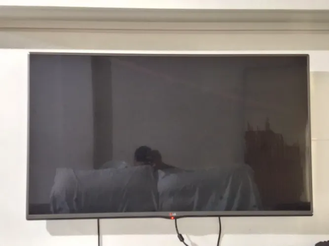 Televisão 49 da LG, full HD, com problema na tela