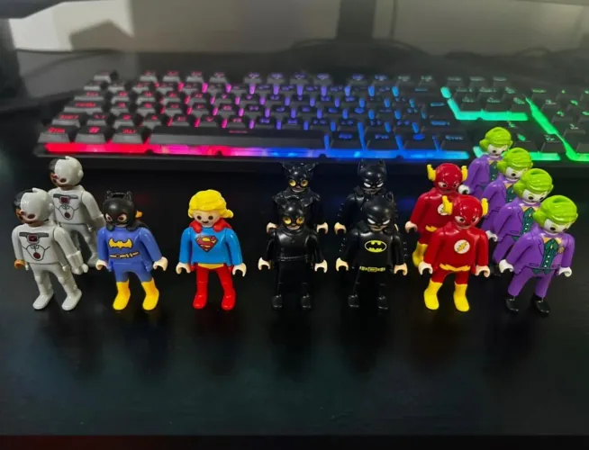 Boneco Playmobil DC Kinder ovo 