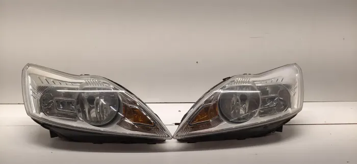 Par de Farol Ford Focus 2009/2013
