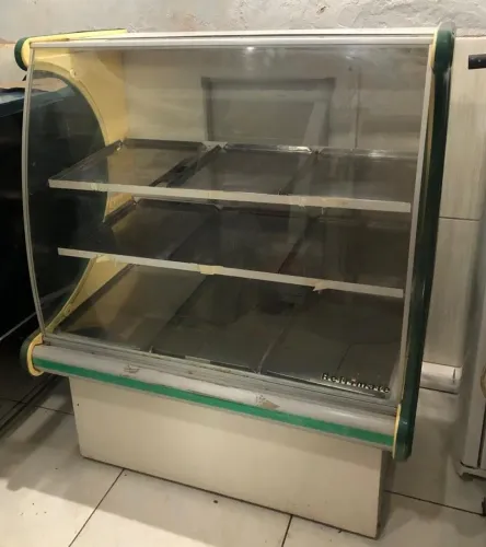 Vende-se estufa quente para salgados