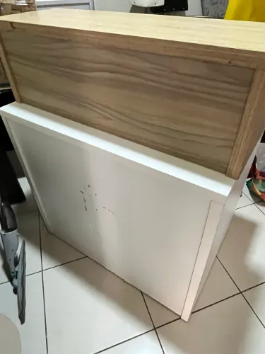 Balcão bege com branco