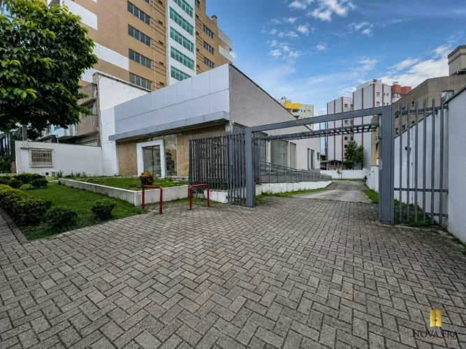 Loja comercial para alugar com 448 m² no bairro Cabral, com 9 vagas