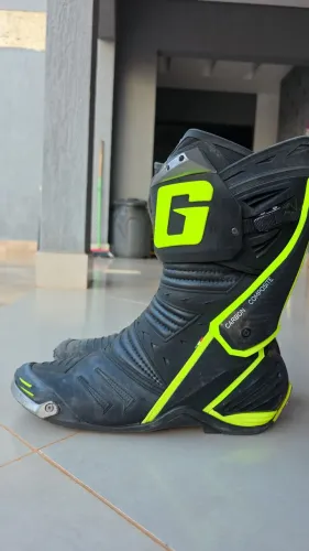 Bota motociclista esportiva (Pouco usada)