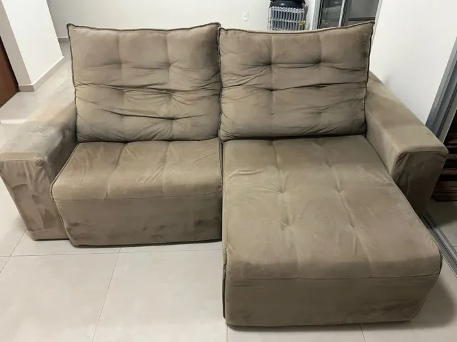 Sofá retrátil 03 lugares - ótimo estado divido no cartão c/ taxa da máquina.