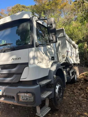 MB AXOR 3131 ANO 2019 CAÇAMBA BASCULANTE (REPASSE)