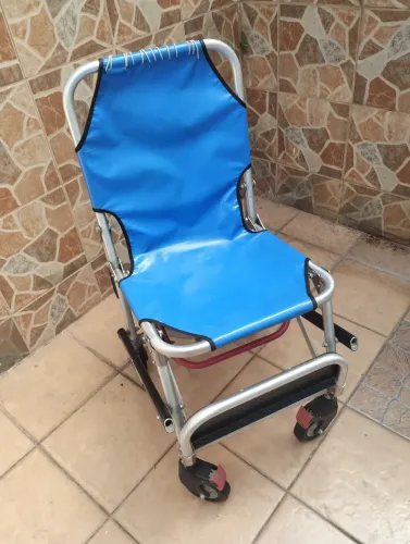 Cadeira de rodas de alumínio, estilo de ambulância, para fácil deslocamento dentro de casa