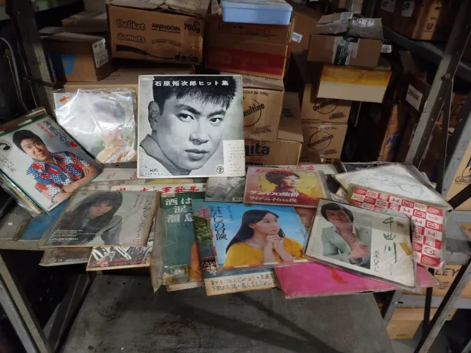 28 Discos Lps e compactos de músicas japonesas antigas 