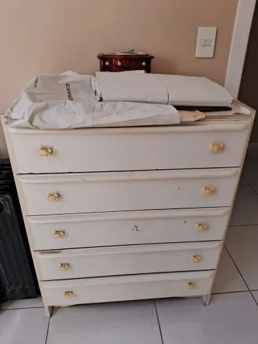 Cômoda de madeira