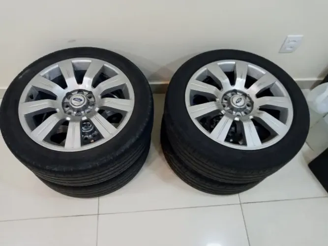 Roda 17 Pneus 215 / 50 R 17