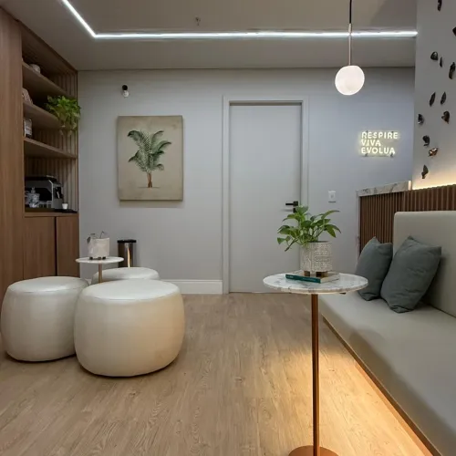 Sala Mobiliada para Médicos e Esteticistas Estrutura Moderna e Profissional