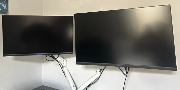 Dois monitores mancer + braço articulado nimbo 200