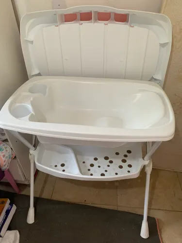 Banheira com suporte e trocador
